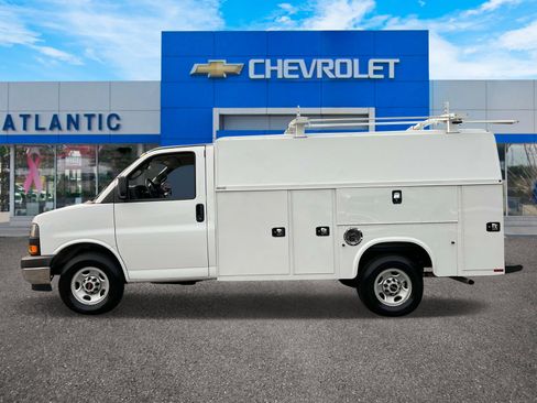 Used 2023 GMC Savana 3500 w/ Power Convenience Package image 3