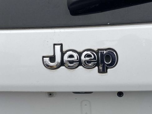 Used 2019 Jeep Cherokee Limited image 12