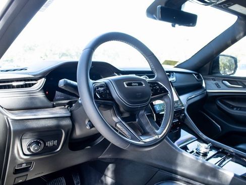 Used 2023 Jeep Grand Cherokee Overland w/ Luxury Tech Group IV image 8