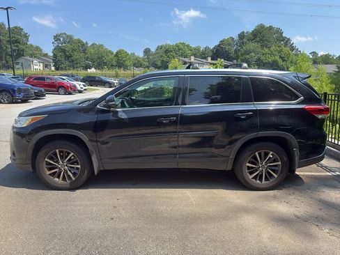 Used 2018 Toyota Highlander XLE AWD/4WD image 5