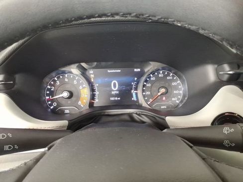 Used 2023 Jeep Compass Limited image 17