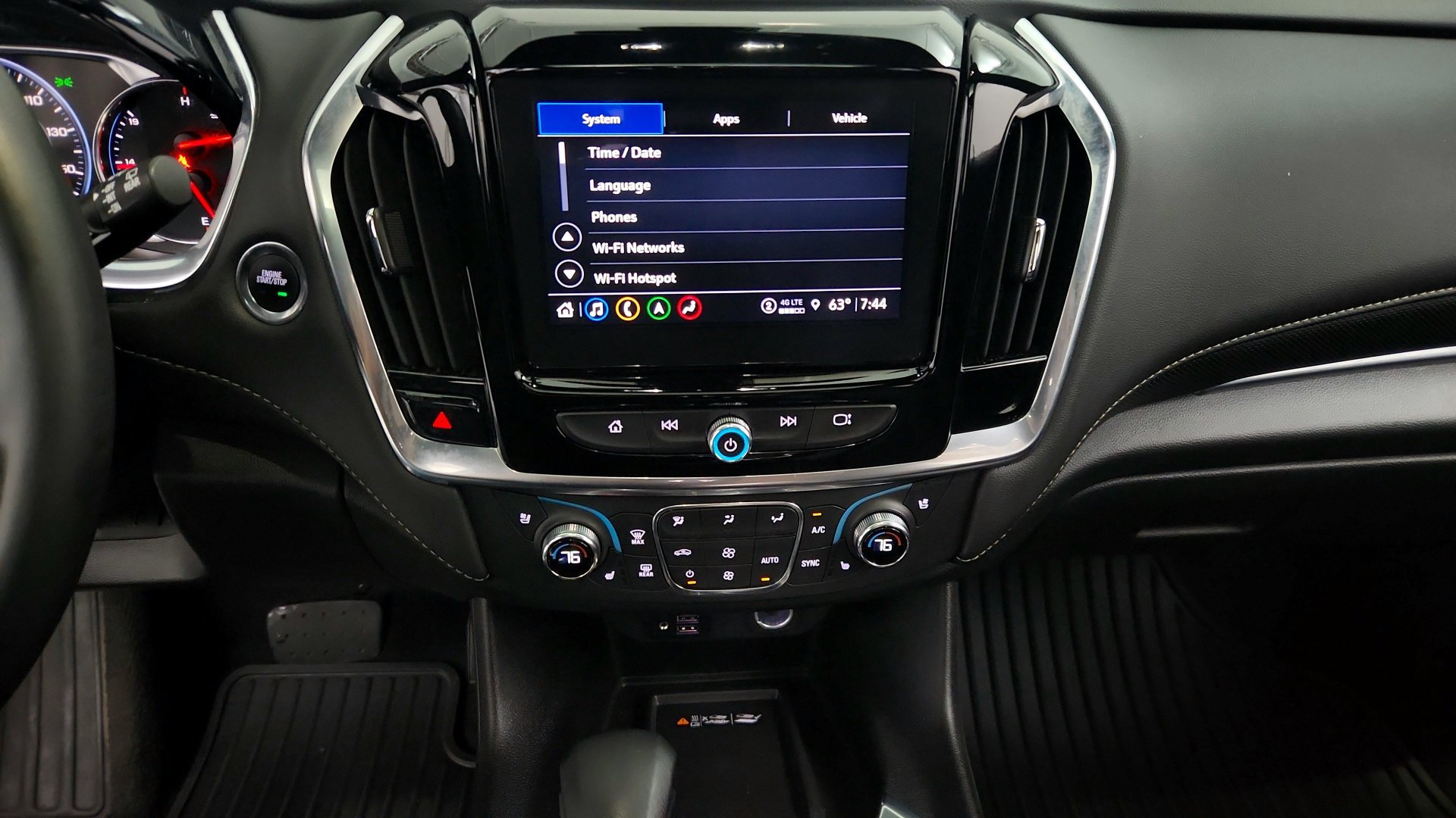 Used 2023 Chevrolet Traverse Premier w/ Redline Edition FWD image 6
