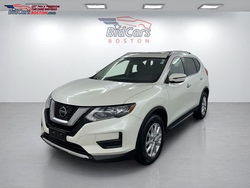 Used 2018 Nissan Rogue SV image 1