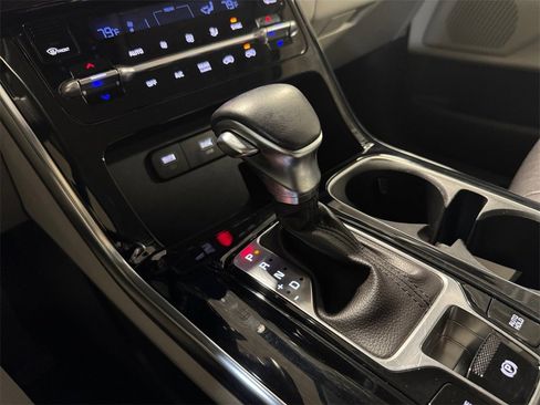 Certified 2024 Kia Carnival EX image 21