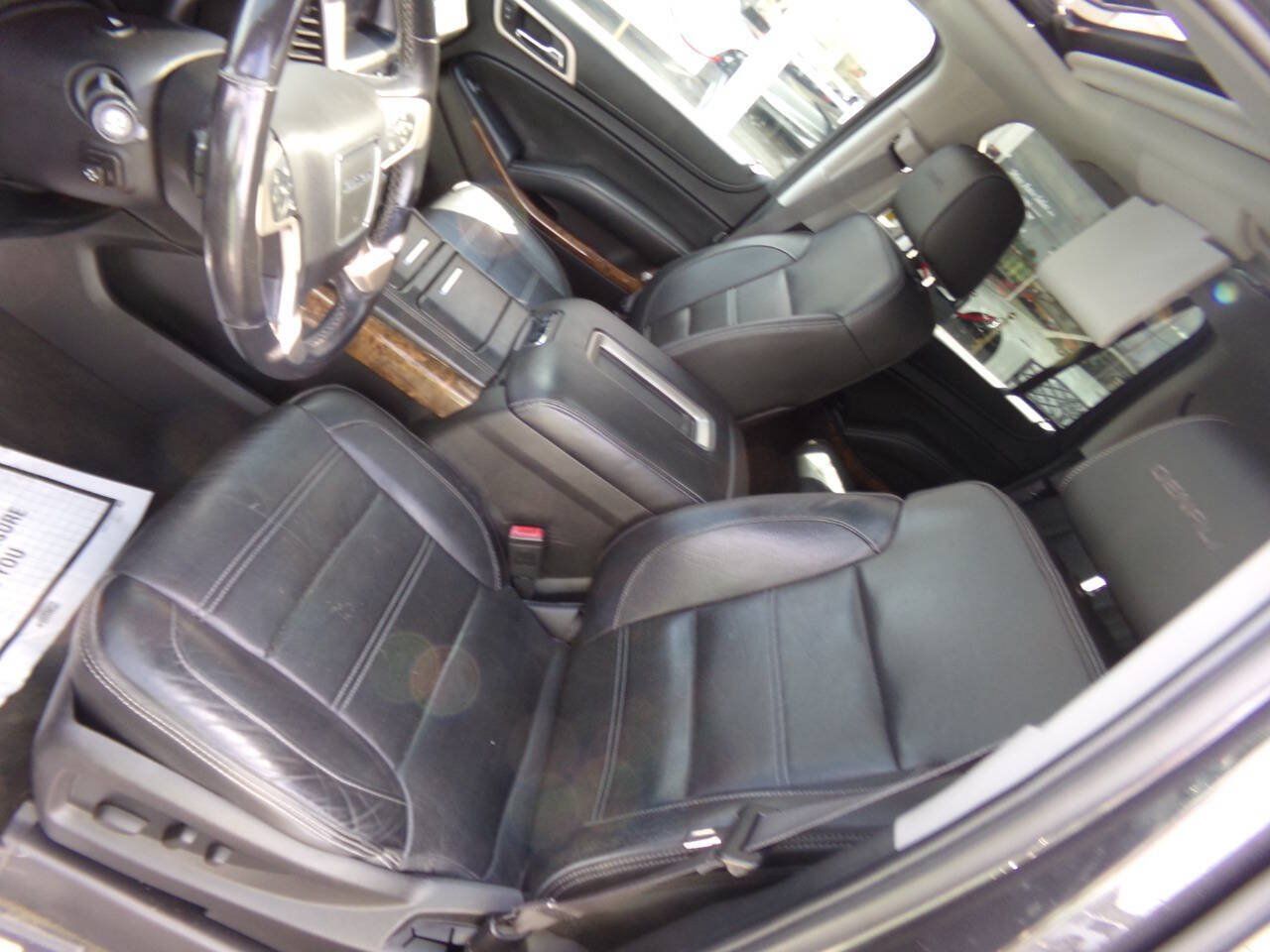 Used 2015 GMC Yukon Denali w/ Touring Package AWD/4WD image 11