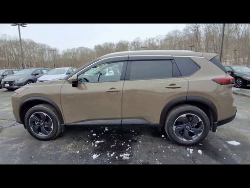 Used 2024 Nissan Rogue SV w/ SV Premium Package image 5