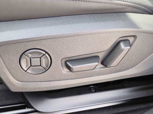 New 2025 Audi Q3 2.0T Premium image 16