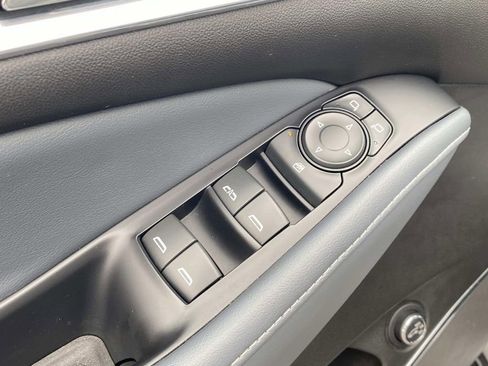 Used 2022 Buick Enclave Essence w/ Sport Touring Edition image 16