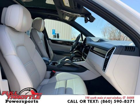 Used 2021 Porsche Cayenne AWD/4WD image 14