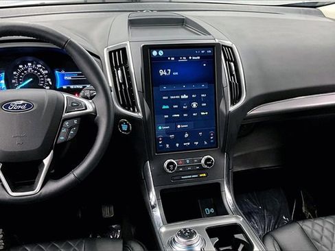 Used 2024 Ford Edge Titanium image 6