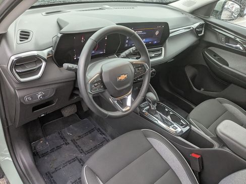 Used 2025 Chevrolet TrailBlazer LT w/ Convenience Package image 17