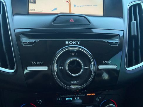 Used 2015 Ford Focus Titanium FWD image 25