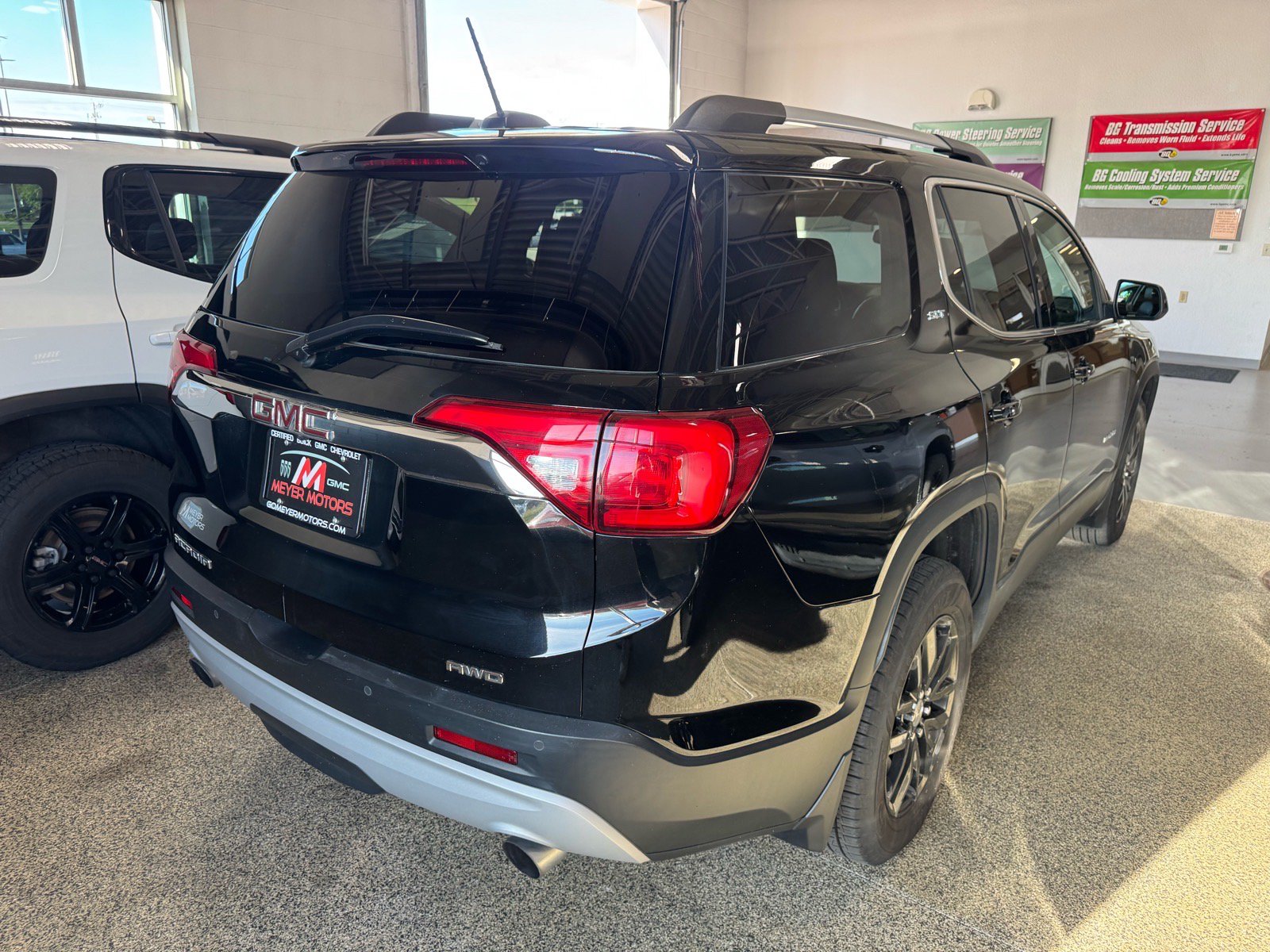 Used 2019 GMC Acadia SLT AWD/4WD image 5