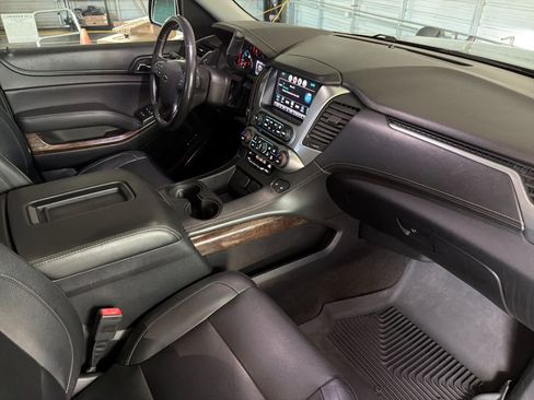 Used 2018 Chevrolet Tahoe LT w/ Luxury Package AWD/4WD image 15