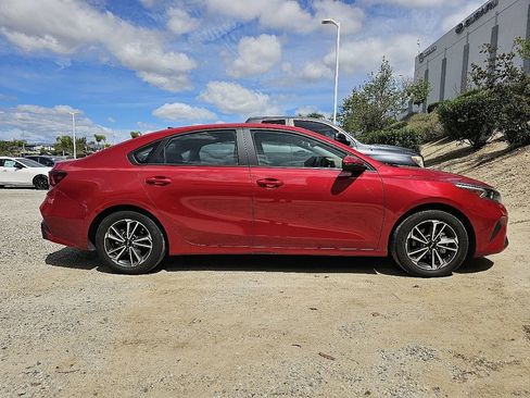 Used 2022 Kia Forte LXS w/ LXS Technology Package FWD image 11