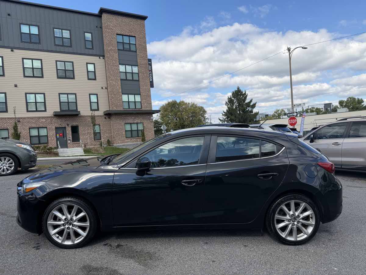Used 2017 MAZDA MAZDA3 Touring FWD image 4