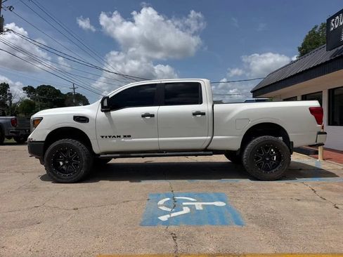 Used 2018 Nissan Titan SV w/ SV Convenience Package AWD/4WD image 5
