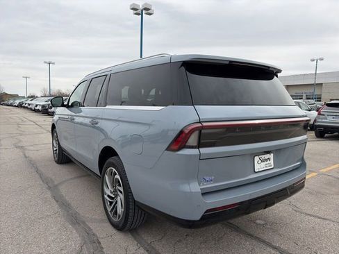 Certified 2025 Lincoln Navigator L Reserve image 7