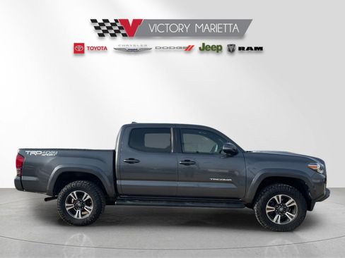 Used 2017 Toyota Tacoma TRD Sport image 6