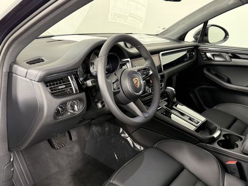 New 2025 Porsche Macan S image 4