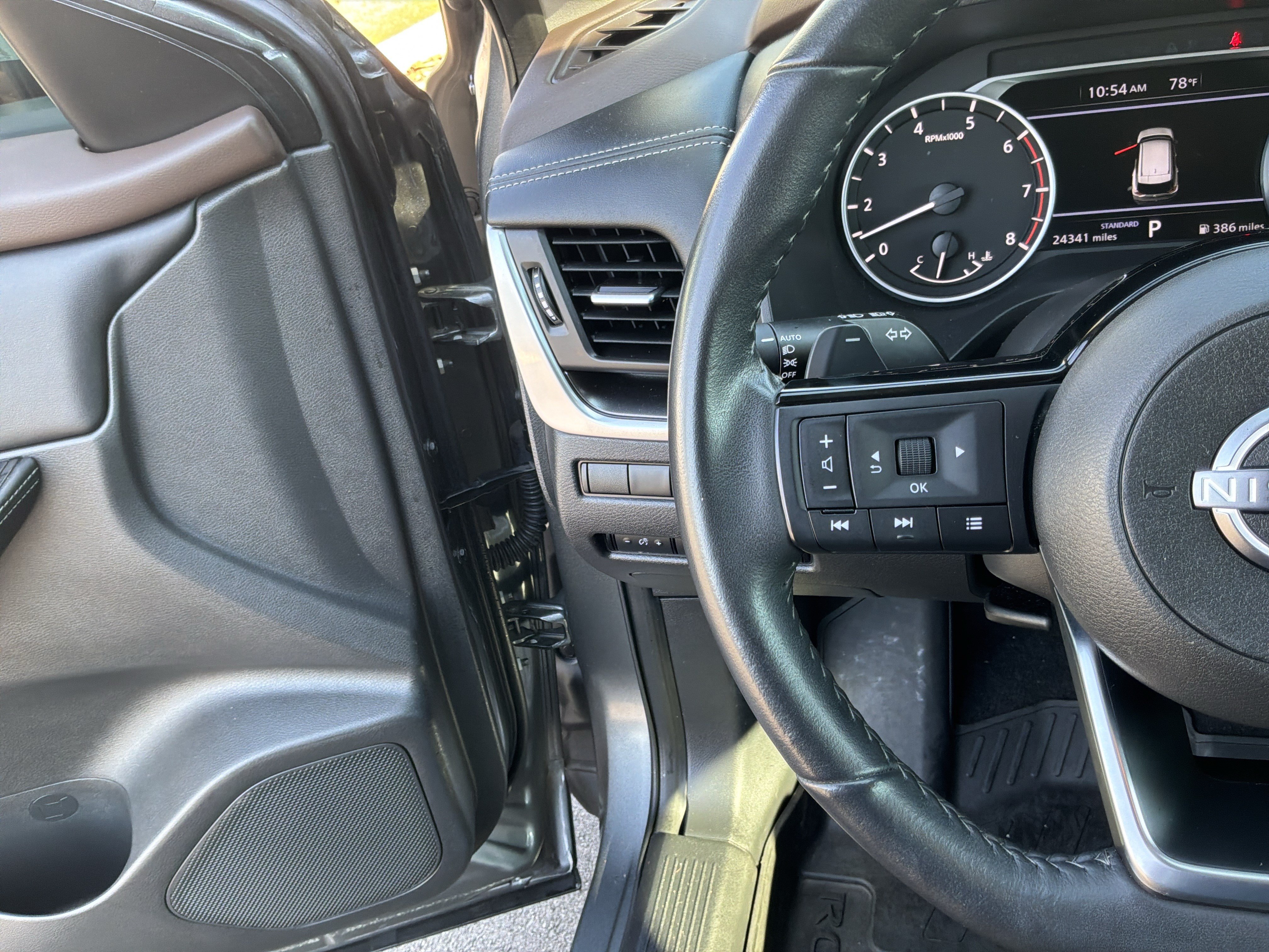 Used 2023 Nissan Rogue SV w/ SV Premium B Package FWD image 19