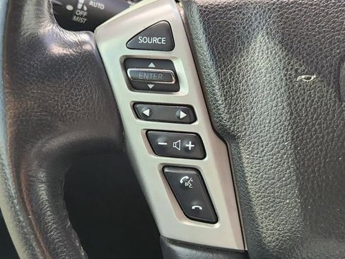 Used 2018 Nissan Titan SV w/ SV Convenience Package image 29