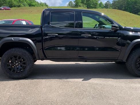 Used 2024 Chevrolet Colorado Trail Boss w/ Technology Package AWD/4WD image 5