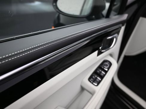 New 2026 Porsche Macan AWD/4WD image 11