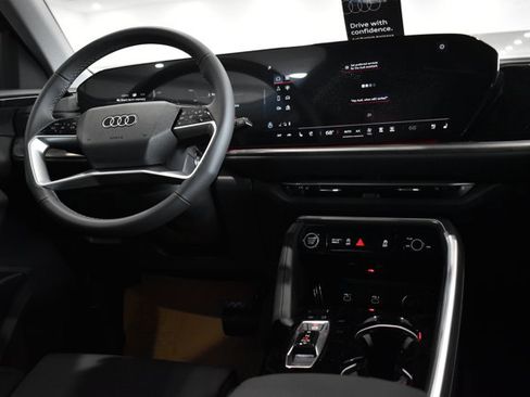 Certified 2025 Audi Q5 Premium Plus w/ Premium Plus AWD/4WD image 18