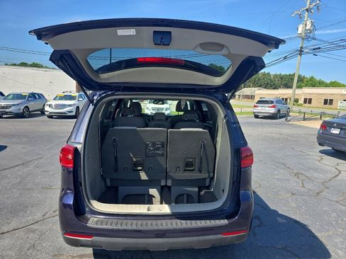 Used 2019 Kia Sedona LX FWD image 17