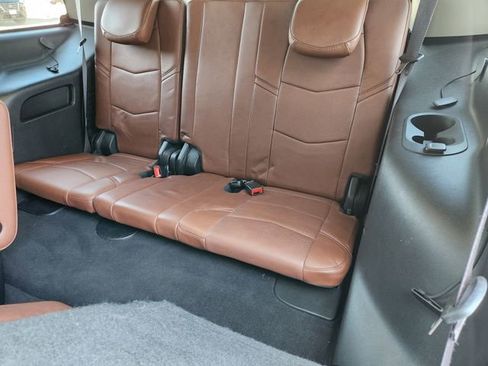 Used 2015 Cadillac Escalade Luxury image 29