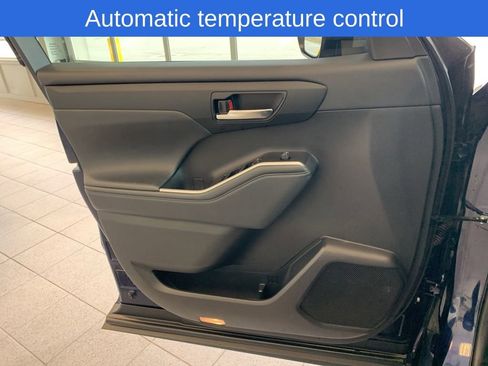 Used 2022 Toyota Highlander XLE image 10