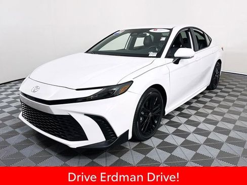 Used 2025 Toyota Camry SE w/ Multimedia Upgrade Package FWD image 3