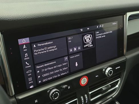 Certified 2023 Porsche Macan AWD/4WD image 16