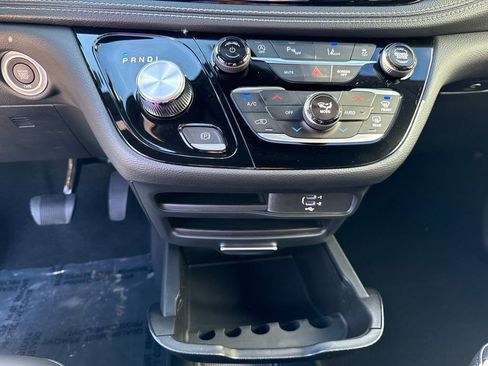 New 2026 Chrysler Pacifica Select image 18