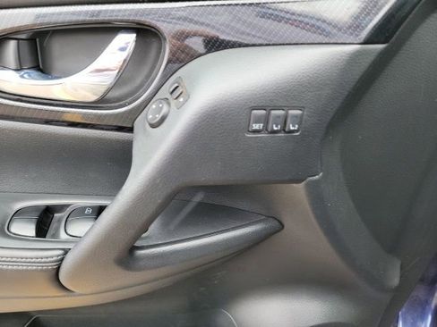 Used 2019 Nissan Rogue SL image 11