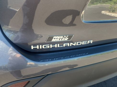 Used 2023 Toyota Highlander XLE AWD/4WD image 31