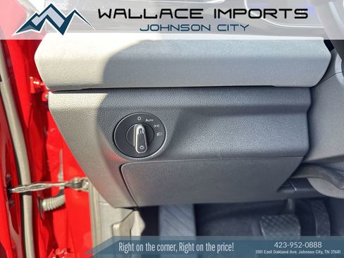 Used 2025 Volkswagen Jetta SE FWD image 32