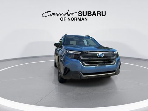 Used 2025 Subaru Forester AWD/4WD image 3