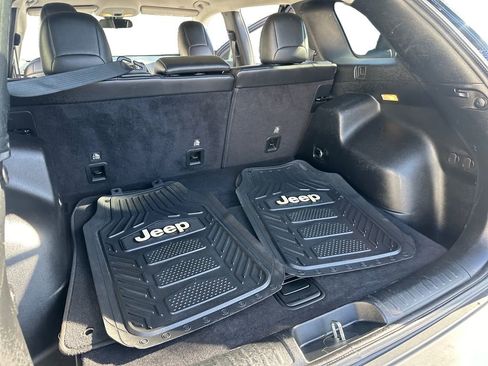 Used 2019 Jeep Cherokee Latitude Plus image 29