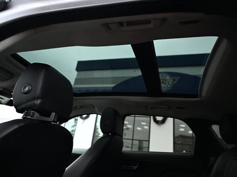 Used 2020 Jaguar F-PACE Premium image 39