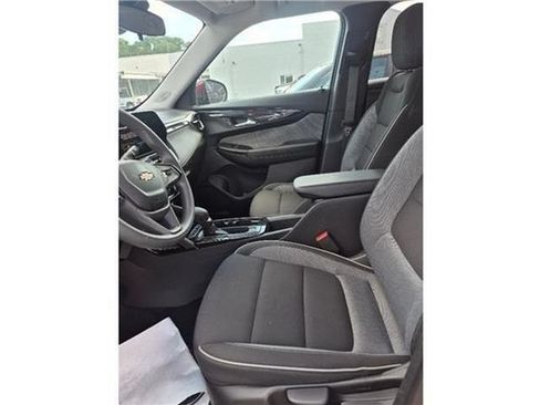Used 2025 Chevrolet TrailBlazer LT AWD/4WD image 41