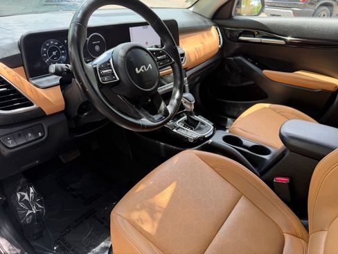 Used 2024 Kia Seltos EX FWD image 19