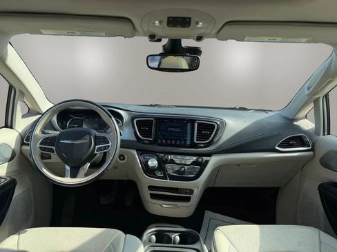 Used 2017 Chrysler Pacifica Platinum FWD image 12