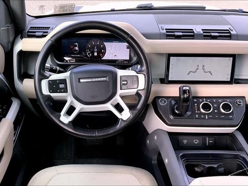 Used 2020 Land Rover Defender 110 SE image 5
