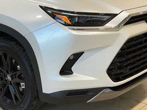 New 2026 Toyota Grand Highlander AWD Hybrid image 2
