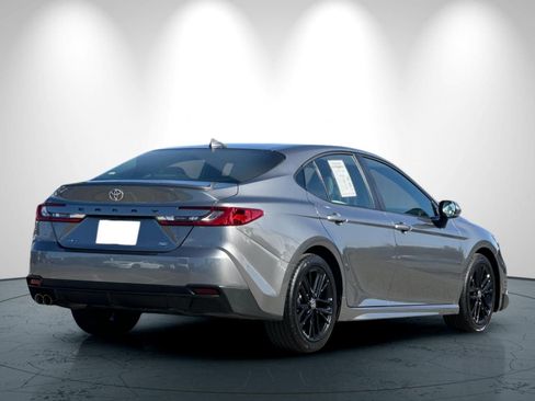 Used 2026 Toyota Camry SE w/ Convenience Package FWD image 4