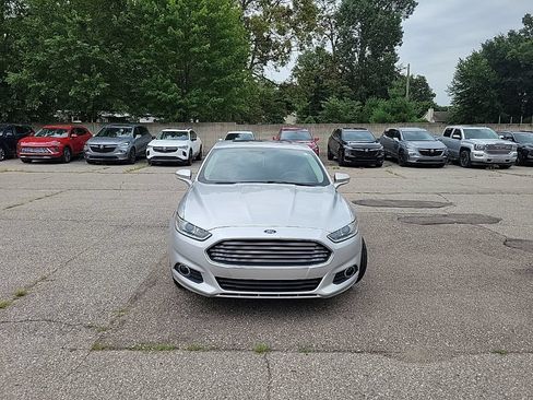 Used 2014 Ford Fusion SE w/ Equipment Group 201A FWD image 3