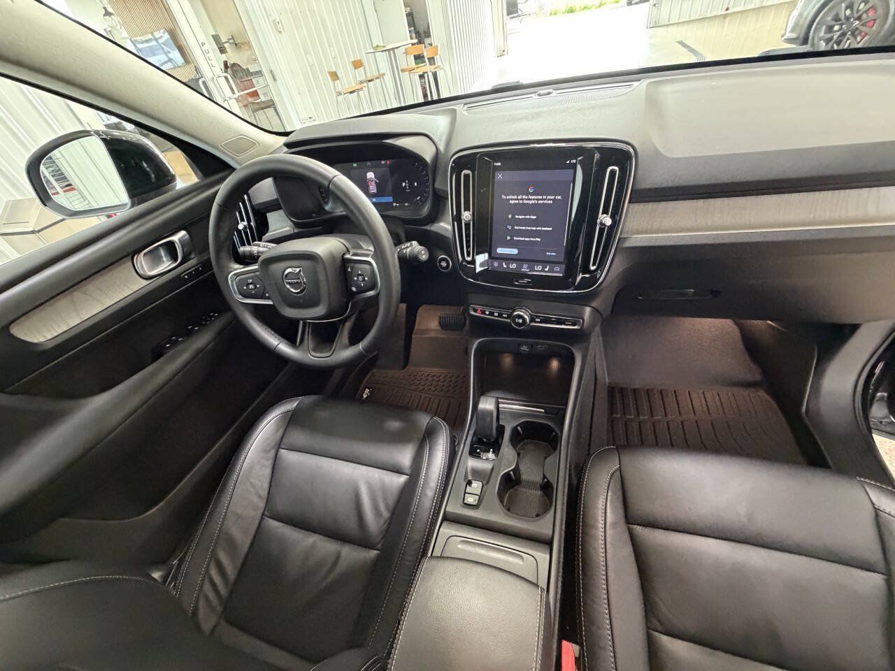 Used 2023 Volvo XC40 B4 Core FWD image 28
