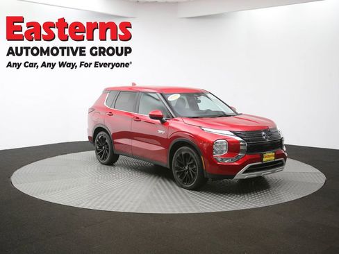 Used 2023 Mitsubishi Outlander SE image 48